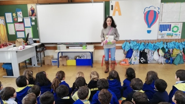 Um Tesouro Sorridente, sessão em escola